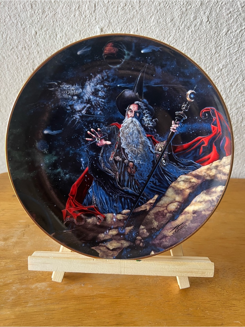 Royal Doulton Dragón Star   Plate in Blue, Red, Black and Gold